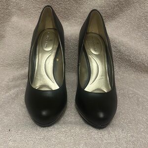 Bandolino Black Women's Pumps, size 5 1/2M
